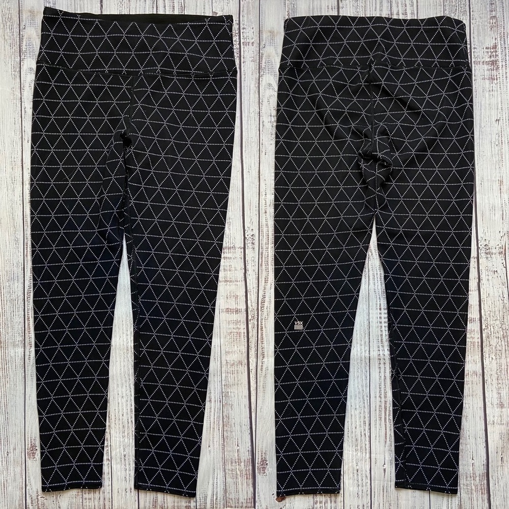 Victoria’s Secret Sport Geometrical Leggings.  Size Medium Short. EUC